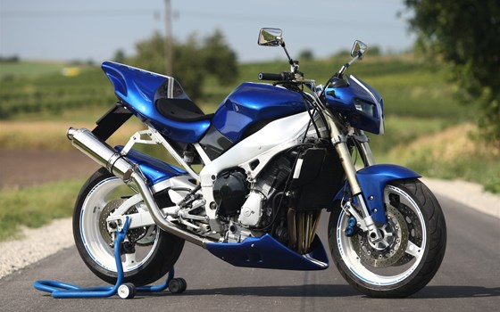 Umgebautes Motorrad Yamaha R1 von Motorrad Bogoly KG - Bild 3 Umgebautes Motorrad Yamaha R1 von Motorrad Bogoly KG - Bild 3