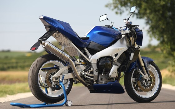 Umgebautes Motorrad Yamaha R1 von Motorrad Bogoly KG - Bild 4 Umgebautes Motorrad Yamaha R1 von Motorrad Bogoly KG - Bild 4