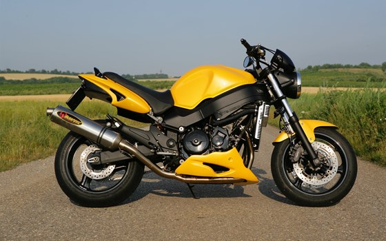 Umgebautes Motorrad Honda X11 von Motorrad Bogoly KG - Bild 3 Umgebautes Motorrad Honda X11 von Motorrad Bogoly KG - Bild 3