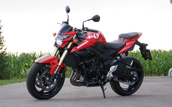 Umgebautes Motorrad Suzuki GSR 750 von Motorrad Bogoly KG - Bild 2 Umgebautes Motorrad Suzuki GSR 750 von Motorrad Bogoly KG - Bild 2