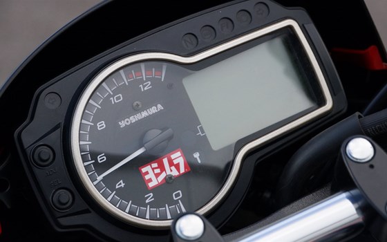 Umgebautes Motorrad Suzuki GSR 750 von Motorrad Bogoly KG - Bild 9 Umgebautes Motorrad Suzuki GSR 750 von Motorrad Bogoly KG - Bild 9