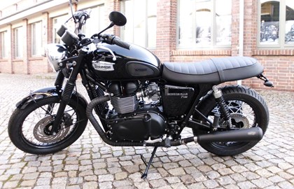 Triumph Bonneville T100 Black Custom Bike