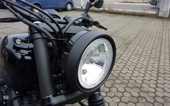 Umgebautes Motorrad Yamaha XV 950 von Zweirad-Center Zöller - Bild 12 Umgebautes Motorrad Yamaha XV 950 von Zweirad-Center Zöller - Bild 12