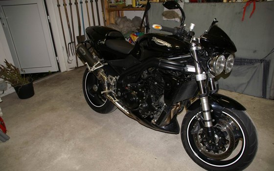 Umgebautes Motorrad Triumph Speed Triple 955i von user1002961 - Bild 2 Umgebautes Motorrad Triumph Speed Triple 955i von user1002961 - Bild 2