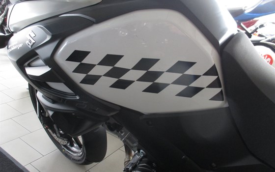 Umgebautes Motorrad Suzuki V-Strom 1000 von Motorrad Eschlberger - Bild 3 Umgebautes Motorrad Suzuki V-Strom 1000 von Motorrad Eschlberger - Bild 3