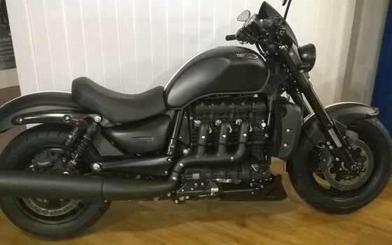 Umgebautes Motorrad Triumph Rocket III Roadster von TRIUMPH Chemnitz Böttger und Budach OHG - Bild 1 Umgebautes Motorrad Triumph Rocket III Roadster von TRIUMPH Chemnitz Böttger und Budach OHG - Bild 1