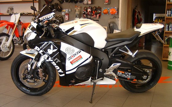 Umgebautes Motorrad Honda CBR1000RR Fireblade von Lutz-Motorsport - Bild 1