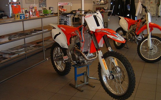 Umgebautes Motorrad Honda CRF450R von Lutz-Motorsport - Bild 4 Umgebautes Motorrad Honda CRF450R von Lutz-Motorsport - Bild 4