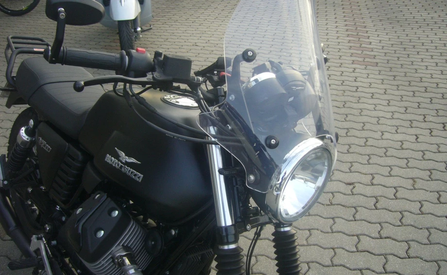 Rebuilt motorbike Moto Guzzi V7 II Stone Bild 1: Rebuilt motorbike Moto Guzzi V7 II Stone