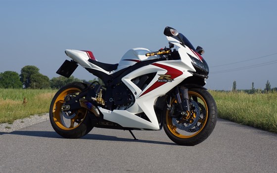 Umgebautes Motorrad Suzuki GSX-R 750 von Motorrad Bogoly KG - Bild 1 Umgebautes Motorrad Suzuki GSX-R 750 von Motorrad Bogoly KG - Bild 1