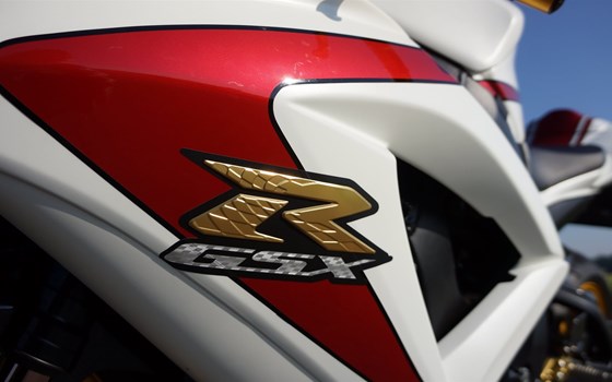 Umgebautes Motorrad Suzuki GSX-R 750 von Motorrad Bogoly KG - Bild 9 Umgebautes Motorrad Suzuki GSX-R 750 von Motorrad Bogoly KG - Bild 9