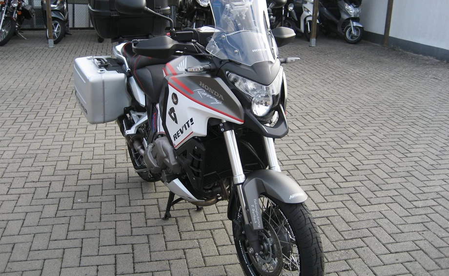 Umbgebautes Motorrad Honda VFR1200X Crosstourer Bild 2: Umbgebautes Motorrad Honda VFR1200X Crosstourer