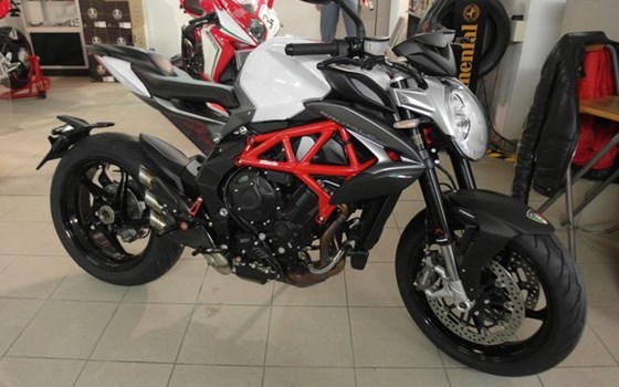 Umgebautes Motorrad MV Agusta Brutale 800 von A.T.T.-Tiedemann-Motorräder e.Kfm - Bild 1 Umgebautes Motorrad MV Agusta Brutale 800 von A.T.T.-Tiedemann-Motorräder e.Kfm - Bild 1