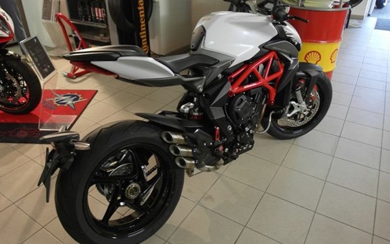 Umgebautes Motorrad MV Agusta Brutale 800 von A.T.T.-Tiedemann-Motorräder e.Kfm - Bild 14 Umgebautes Motorrad MV Agusta Brutale 800 von A.T.T.-Tiedemann-Motorräder e.Kfm - Bild 14