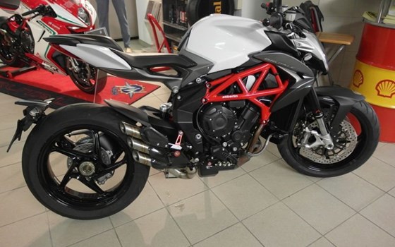 Umgebautes Motorrad MV Agusta Brutale 800 von A.T.T.-Tiedemann-Motorräder e.Kfm - Bild 2 Umgebautes Motorrad MV Agusta Brutale 800 von A.T.T.-Tiedemann-Motorräder e.Kfm - Bild 2