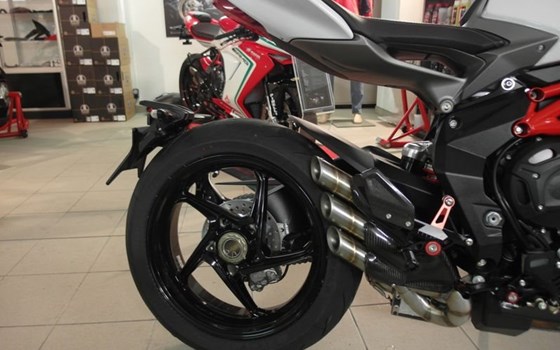 Umgebautes Motorrad MV Agusta Brutale 800 von A.T.T.-Tiedemann-Motorräder e.Kfm - Bild 3 Umgebautes Motorrad MV Agusta Brutale 800 von A.T.T.-Tiedemann-Motorräder e.Kfm - Bild 3