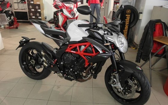 Umgebautes Motorrad MV Agusta Brutale 800 von A.T.T.-Tiedemann-Motorräder e.Kfm - Bild 7 Umgebautes Motorrad MV Agusta Brutale 800 von A.T.T.-Tiedemann-Motorräder e.Kfm - Bild 7