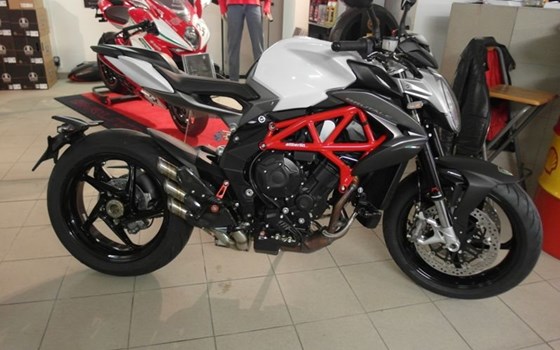 Umgebautes Motorrad MV Agusta Brutale 800 von A.T.T.-Tiedemann-Motorräder e.Kfm - Bild 8 Umgebautes Motorrad MV Agusta Brutale 800 von A.T.T.-Tiedemann-Motorräder e.Kfm - Bild 8