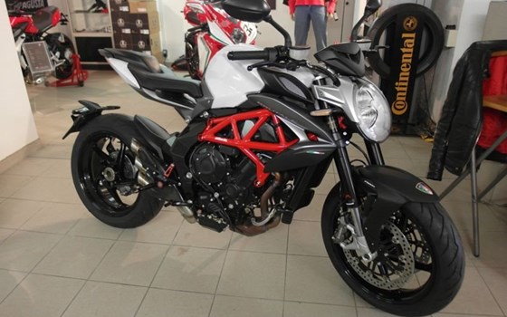 Umgebautes Motorrad MV Agusta Brutale 800 von A.T.T.-Tiedemann-Motorräder e.Kfm - Bild 9 Umgebautes Motorrad MV Agusta Brutale 800 von A.T.T.-Tiedemann-Motorräder e.Kfm - Bild 9