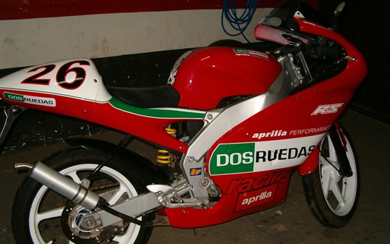 Umgebautes Motorrad Aprilia RS 50 Racing von DOS RUEDAS Ciudad Real - Bild 1