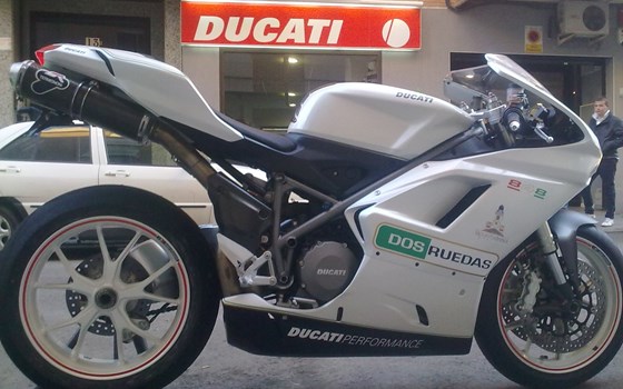 Umgebautes Motorrad Ducati 848 von DOS RUEDAS Ciudad Real - Bild 1 Umgebautes Motorrad Ducati 848 von DOS RUEDAS Ciudad Real - Bild 1