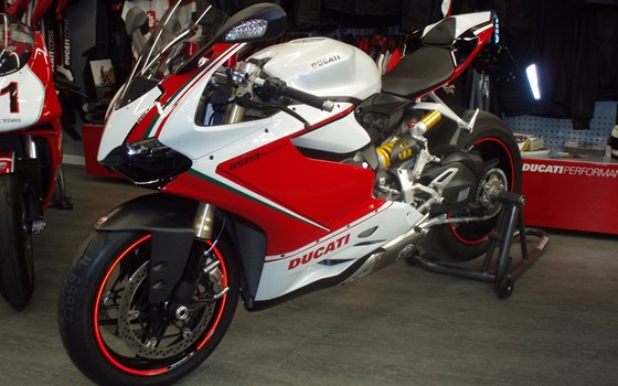Umgebautes Motorrad Ducati 1199 Panigale von DOS RUEDAS Ciudad Real - Bild 1 Umgebautes Motorrad Ducati 1199 Panigale von DOS RUEDAS Ciudad Real - Bild 1