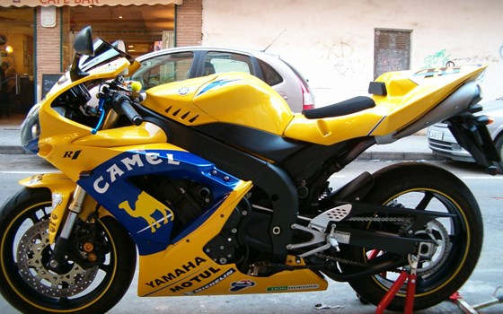Umgebautes Motorrad Yamaha R1 von DOS RUEDAS Ciudad Real - Bild 1 Umgebautes Motorrad Yamaha R1 von DOS RUEDAS Ciudad Real - Bild 1