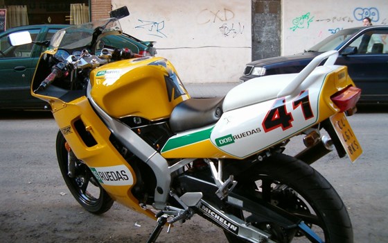 Umgebautes Motorrad Yamaha TZR 50 von DOS RUEDAS Ciudad Real - Bild 2 Umgebautes Motorrad Yamaha TZR 50 von DOS RUEDAS Ciudad Real - Bild 2