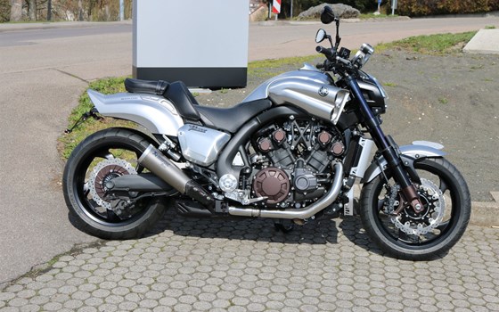 Umgebautes Motorrad Yamaha V-MAX von Motorcorner GmbH - Bild 1 Umgebautes Motorrad Yamaha V-MAX von Motorcorner GmbH - Bild 1