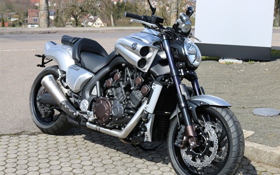 Umgebautes Motorrad Yamaha V-MAX von Motorcorner GmbH - Bild 2 Umgebautes Motorrad Yamaha V-MAX von Motorcorner GmbH - Bild 2