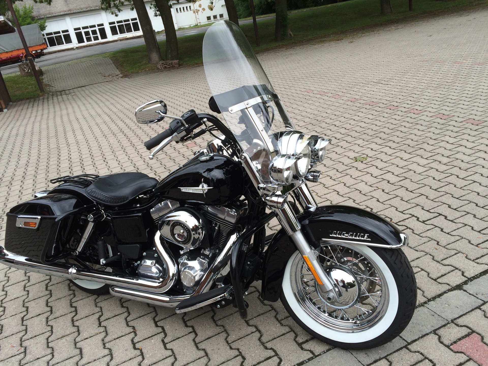 Umgebautes Motorrad Harley Davidson Dyna Switchback Fld Von Wild East Motorcycles Inh Dirk Leuteritz 1000ps De