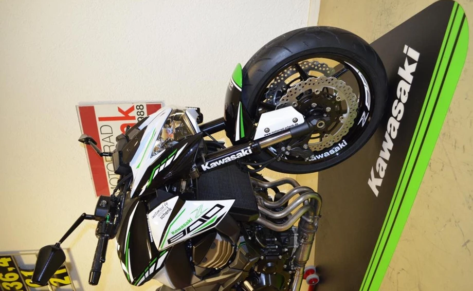 Umbgebautes Motorrad Kawasaki Z 800 e Bild 6: Umbgebautes Motorrad Kawasaki Z 800 e