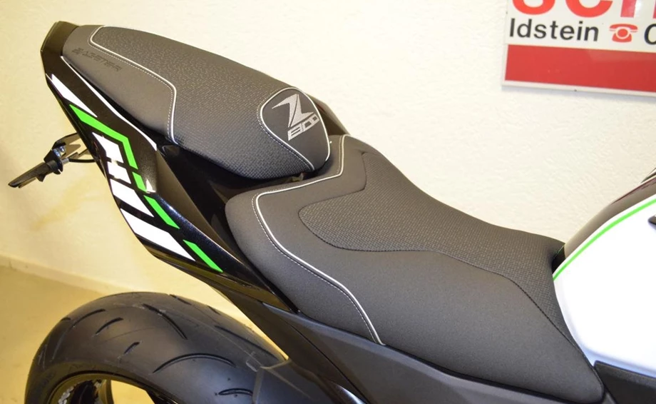 Umbgebautes Motorrad Kawasaki Z 800 e Bild 8: Umbgebautes Motorrad Kawasaki Z 800 e
