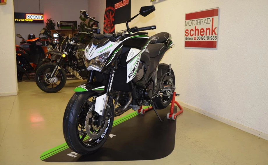 Umbgebautes Motorrad Kawasaki Z 800 e Bild 9: Umbgebautes Motorrad Kawasaki Z 800 e