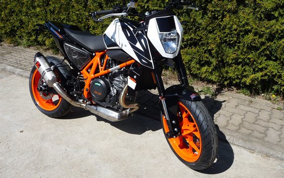 Umgebautes Motorrad KTM 690 Duke R von Bräuer Motorradsport KG - Bild 2 Umgebautes Motorrad KTM 690 Duke R von Bräuer Motorradsport KG - Bild 2