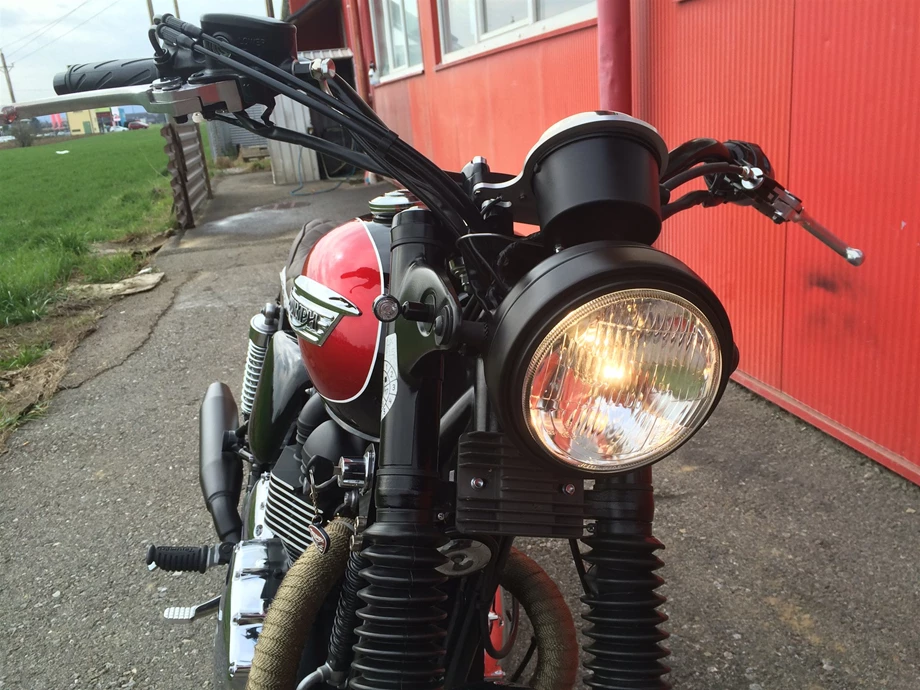 Umbgebautes Motorrad Triumph Bonneville T100 Bild 7: Umbgebautes Motorrad Triumph Bonneville T100