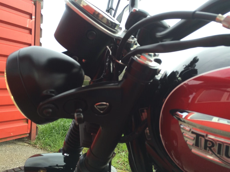 Umbgebautes Motorrad Triumph Bonneville T100 Bild 9: Umbgebautes Motorrad Triumph Bonneville T100