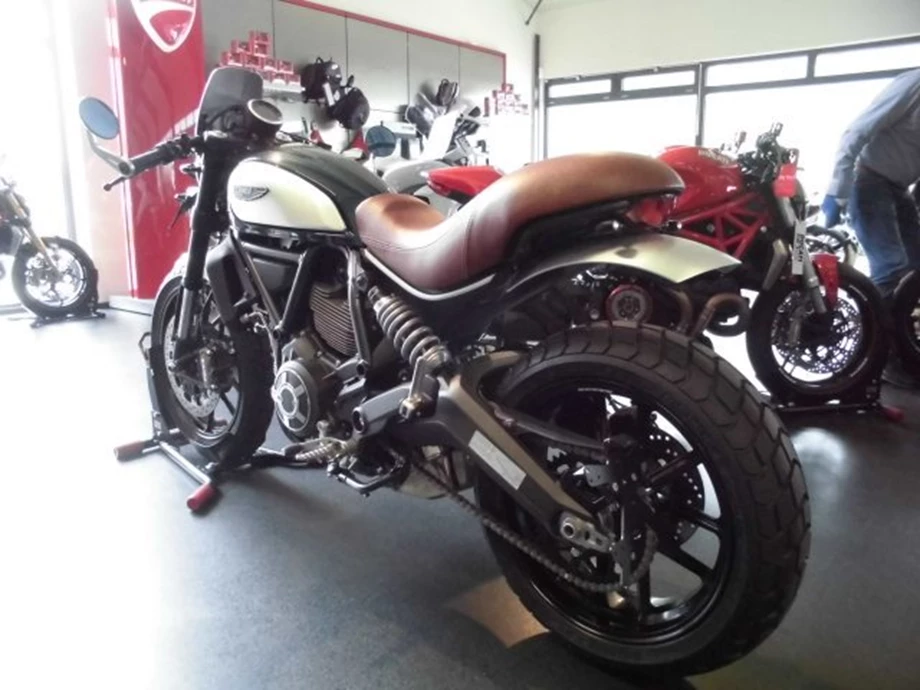 Umbgebautes Motorrad Ducati Scrambler Icon Bild 15: Umbgebautes Motorrad Ducati Scrambler Icon