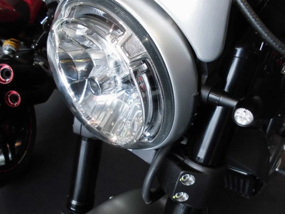 Umbgebautes Motorrad Ducati Scrambler Icon Bild 17: Umbgebautes Motorrad Ducati Scrambler Icon