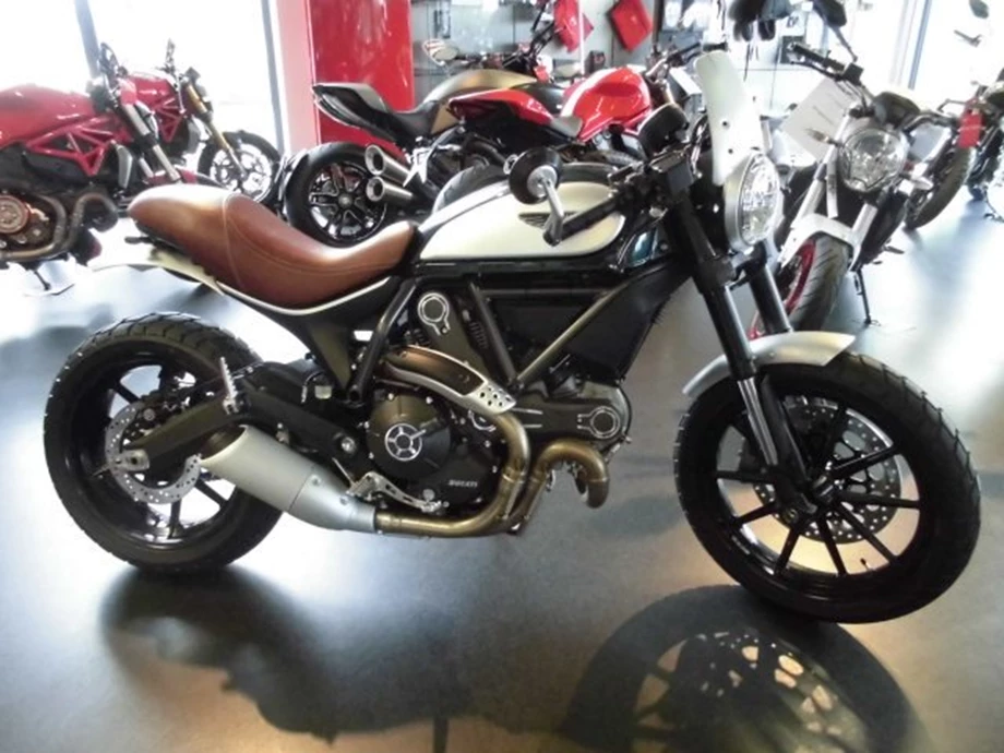 Umbgebautes Motorrad Ducati Scrambler Icon Bild 2: Umbgebautes Motorrad Ducati Scrambler Icon