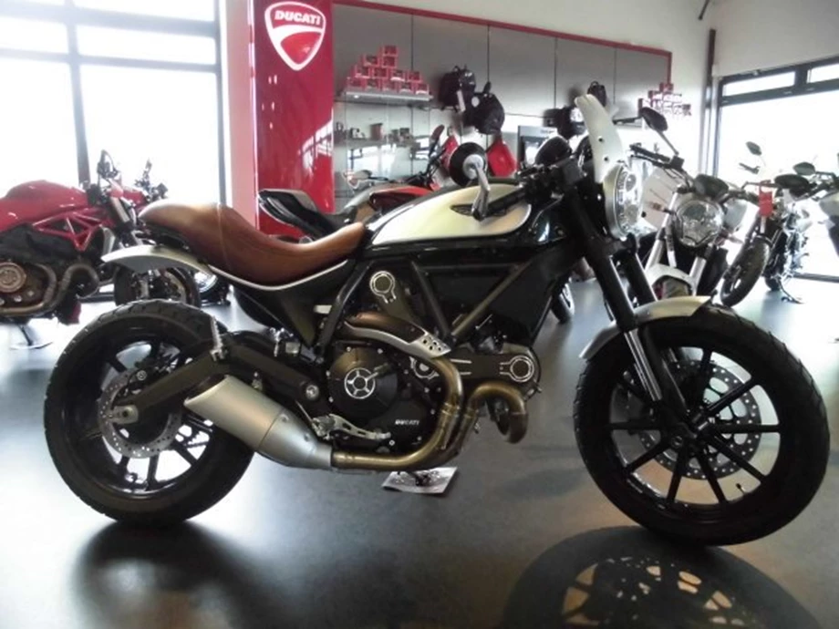 Umbgebautes Motorrad Ducati Scrambler Icon Bild 3: Umbgebautes Motorrad Ducati Scrambler Icon