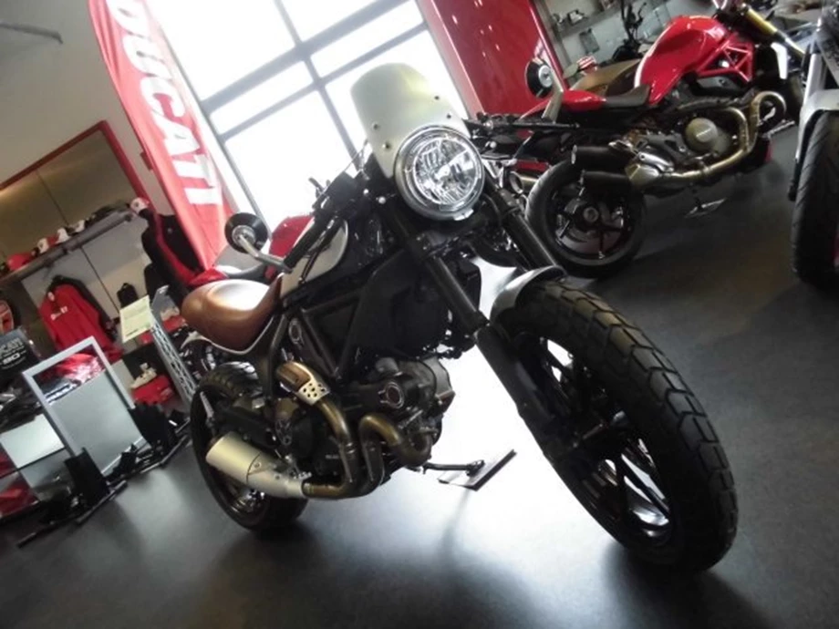 Umbgebautes Motorrad Ducati Scrambler Icon Bild 9: Umbgebautes Motorrad Ducati Scrambler Icon