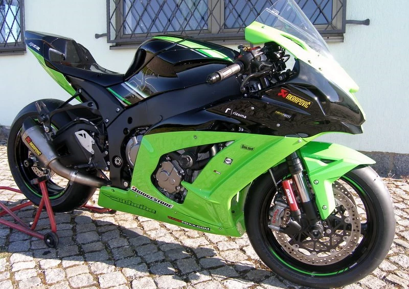 Umbgebautes Motorrad Kawasaki Ninja ZX-10R Bild 2: Umbgebautes Motorrad Kawasaki Ninja ZX-10R