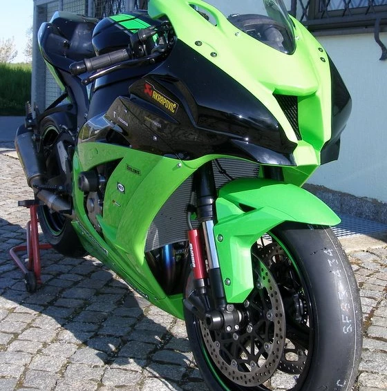 Umbgebautes Motorrad Kawasaki Ninja ZX-10R Bild 3: Umbgebautes Motorrad Kawasaki Ninja ZX-10R