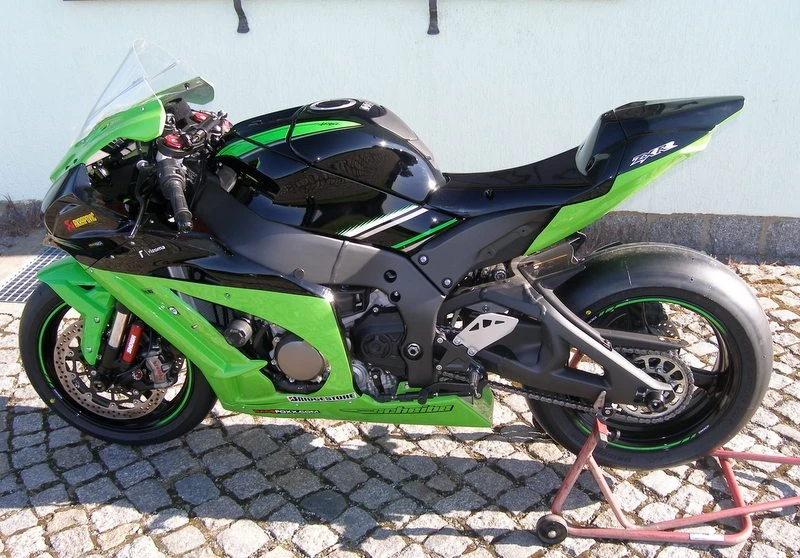 Umbgebautes Motorrad Kawasaki Ninja ZX-10R Bild 4: Umbgebautes Motorrad Kawasaki Ninja ZX-10R