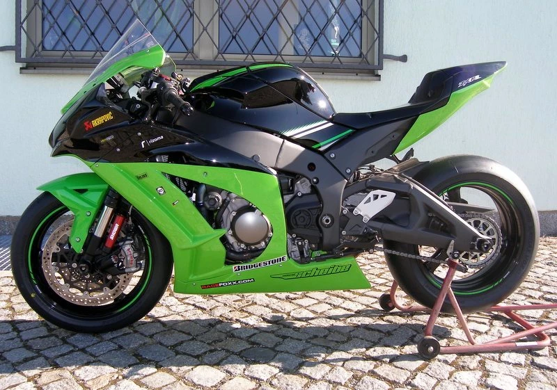 Umbgebautes Motorrad Kawasaki Ninja ZX-10R Bild 5: Umbgebautes Motorrad Kawasaki Ninja ZX-10R