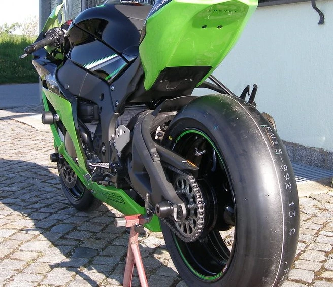 Umbgebautes Motorrad Kawasaki Ninja ZX-10R Bild 6: Umbgebautes Motorrad Kawasaki Ninja ZX-10R