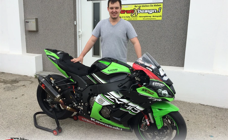 Umbgebautes Motorrad Kawasaki Ninja ZX-10R Bild 1: Umbgebautes Motorrad Kawasaki Ninja ZX-10R