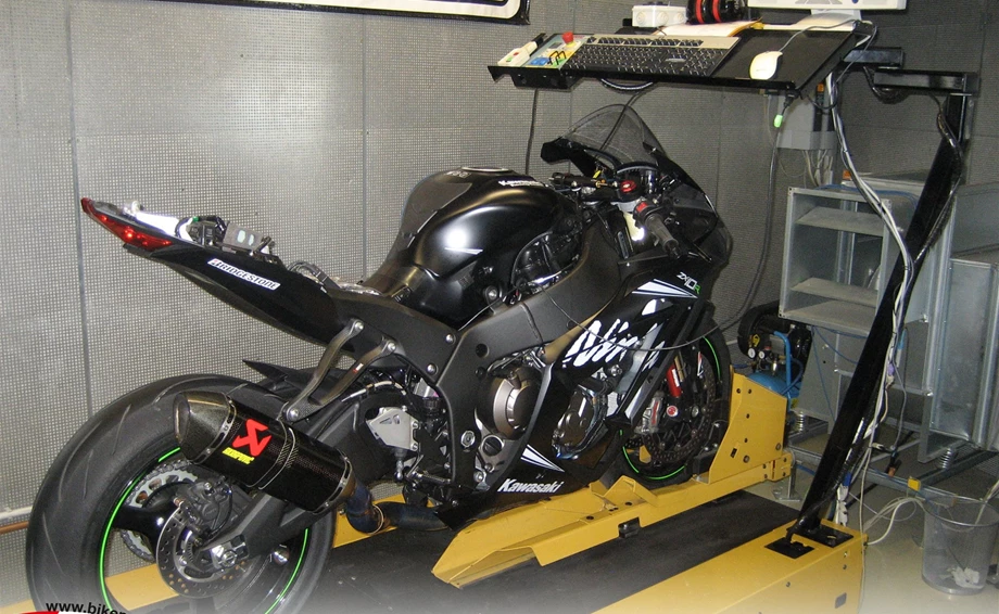 Umbgebautes Motorrad Kawasaki Ninja ZX-10R Bild 7: Umbgebautes Motorrad Kawasaki Ninja ZX-10R