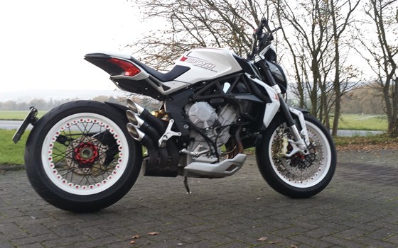 Umgebautes Motorrad MV Agusta Dragster 800 RR von Motorrad Wagner - Bild 3 Umgebautes Motorrad MV Agusta Dragster 800 RR von Motorrad Wagner - Bild 3